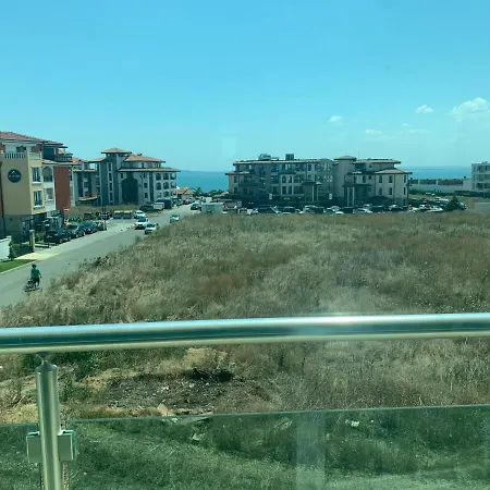 Апартамент В Сарафово Apartment Burgas Exterior photo